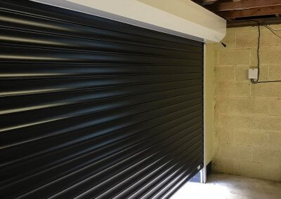 garage door black